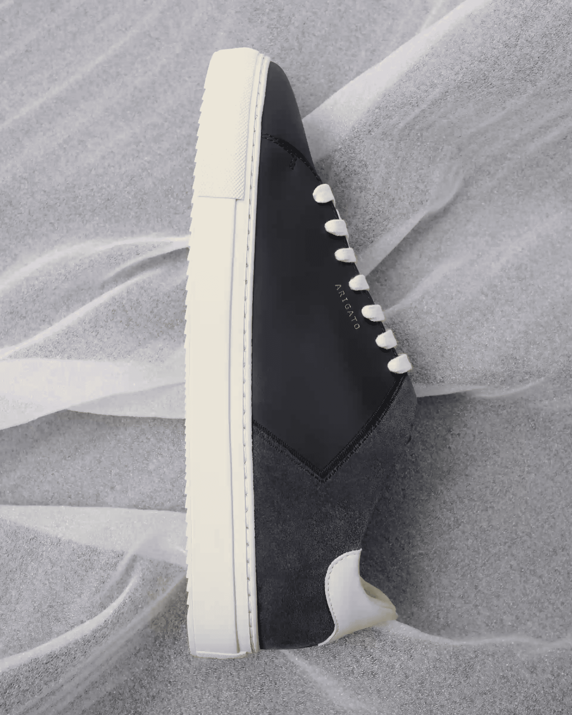 A black and white sneaker Clean 90 split