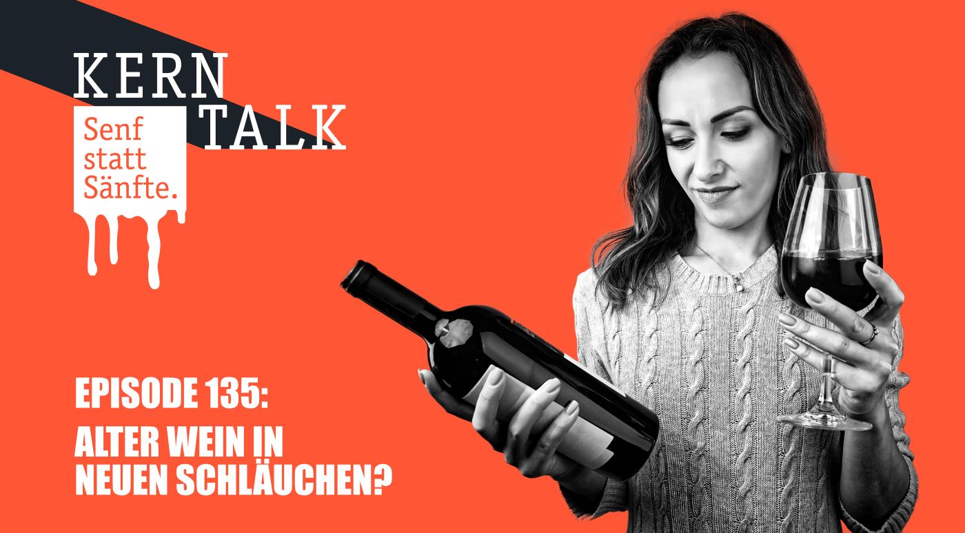 Frau inspiziert Wein und ist sich unsicher