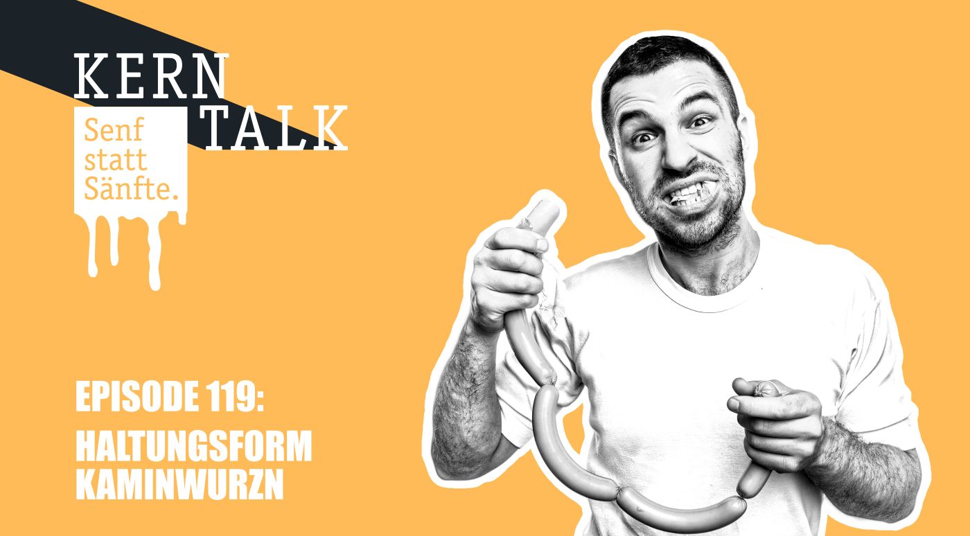 Verrückt aussehender Mann isst Würste