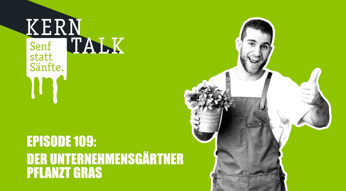 Mann mit Schürze und Pflanze in der Hand