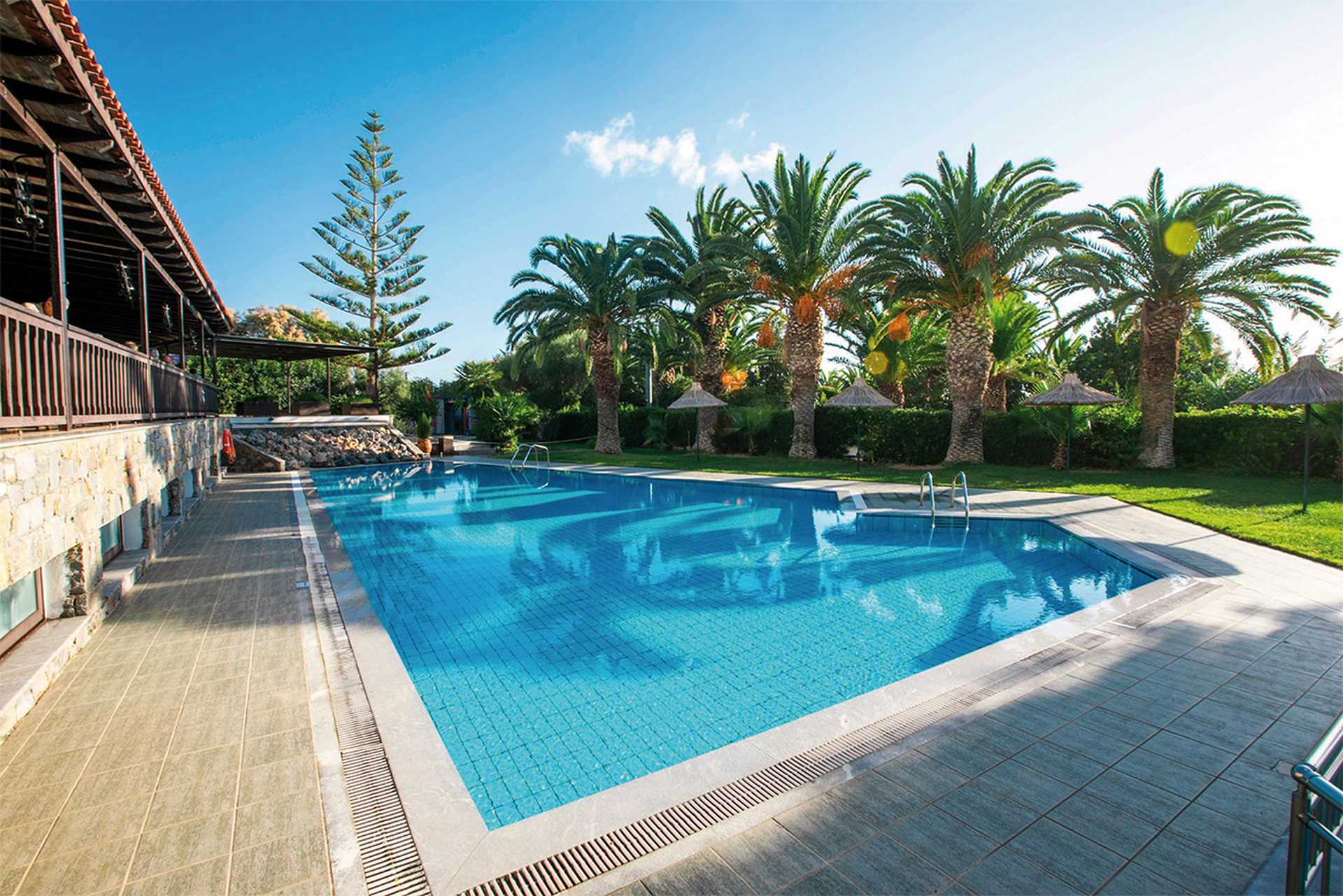 The outdoor swimming pool, Hersonissos Maris Hotel, Crete