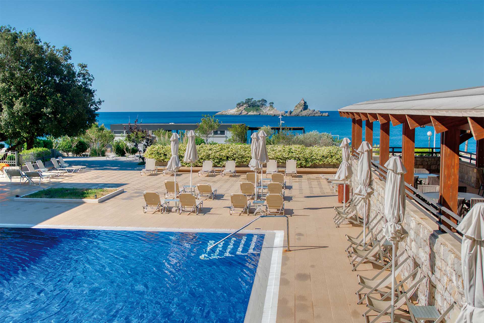 Outdoor swimming pool at Hotel Palas, Montenegro