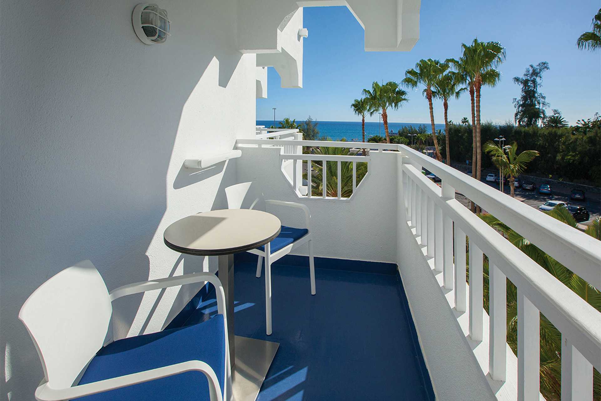 Double standard view balcony room