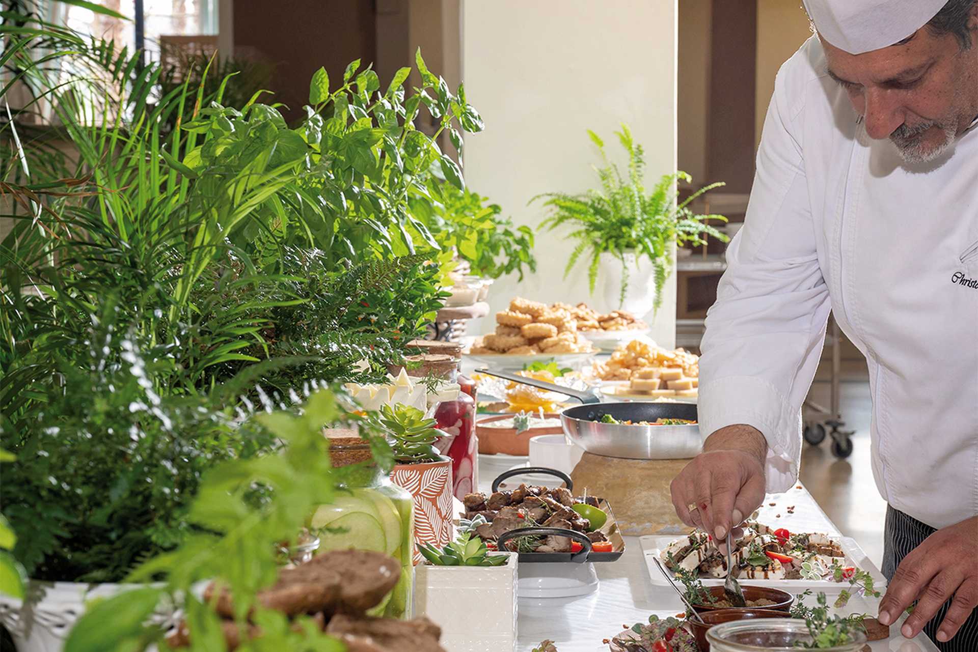 Minos Restaurant, Imperial Belvedere Resort