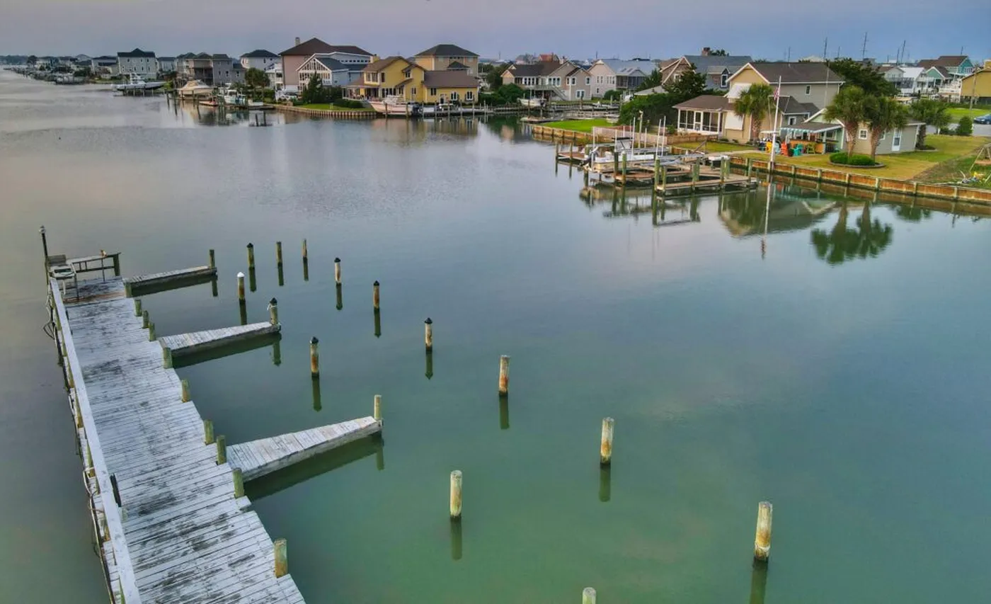 Top Growing US Vacation Rentals - Empty Dock Image