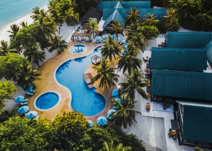 Furaveri Maldives pool