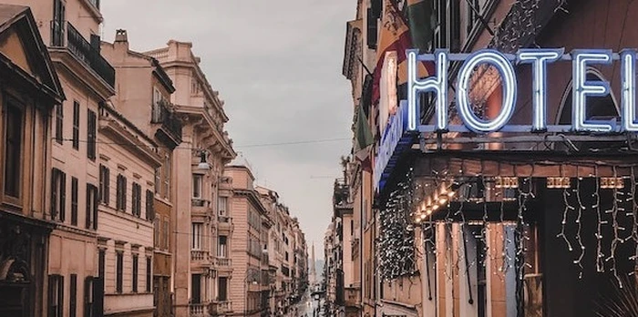 hotel paris street light