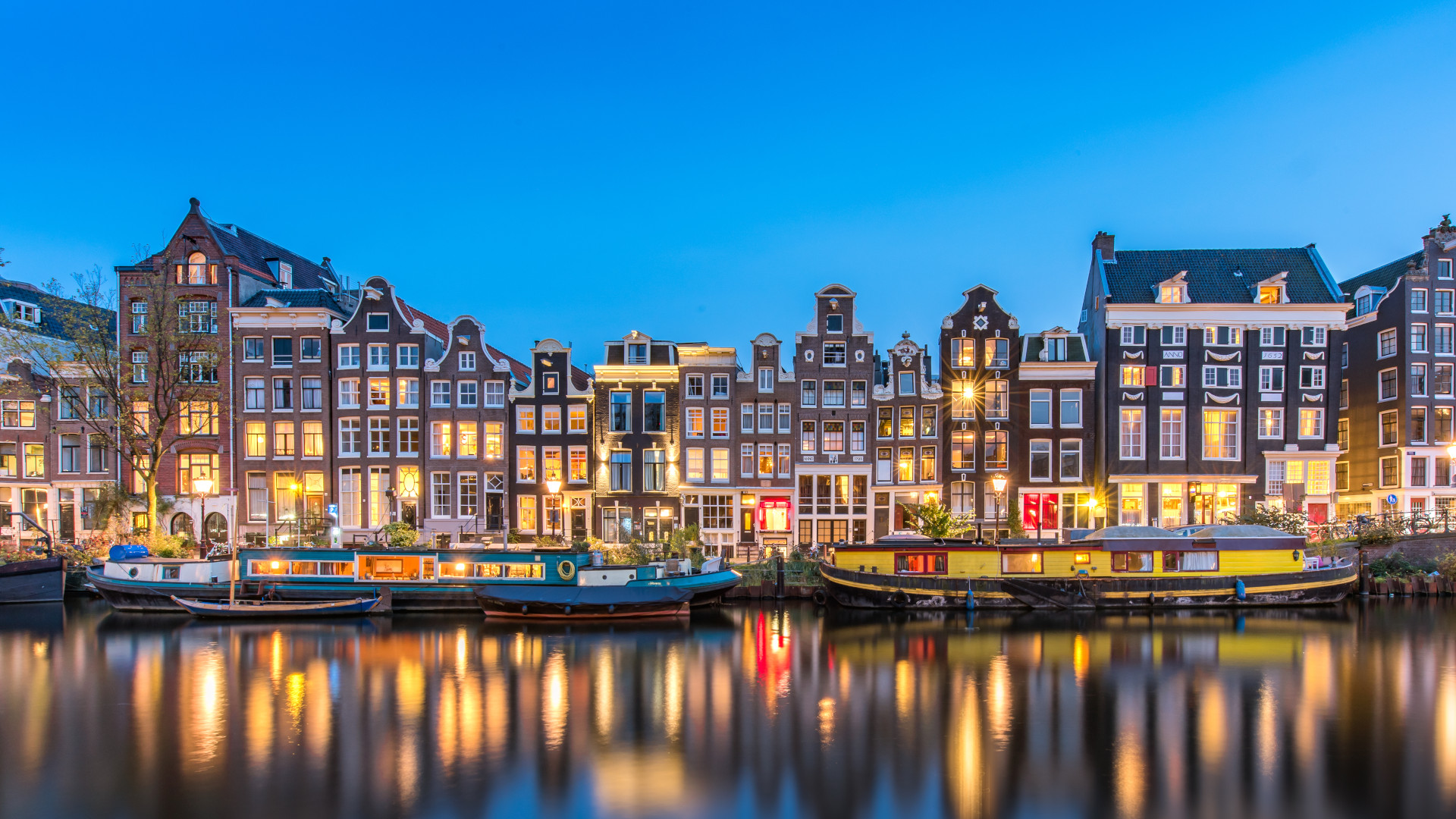 Yuletide Delights: Amsterdam Escape
