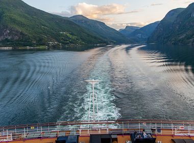 Melting Horizons: A Norwegian Spring Voyage thumbnail