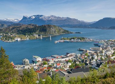 Norway's Coastal Charms & Fjordland thumbnail