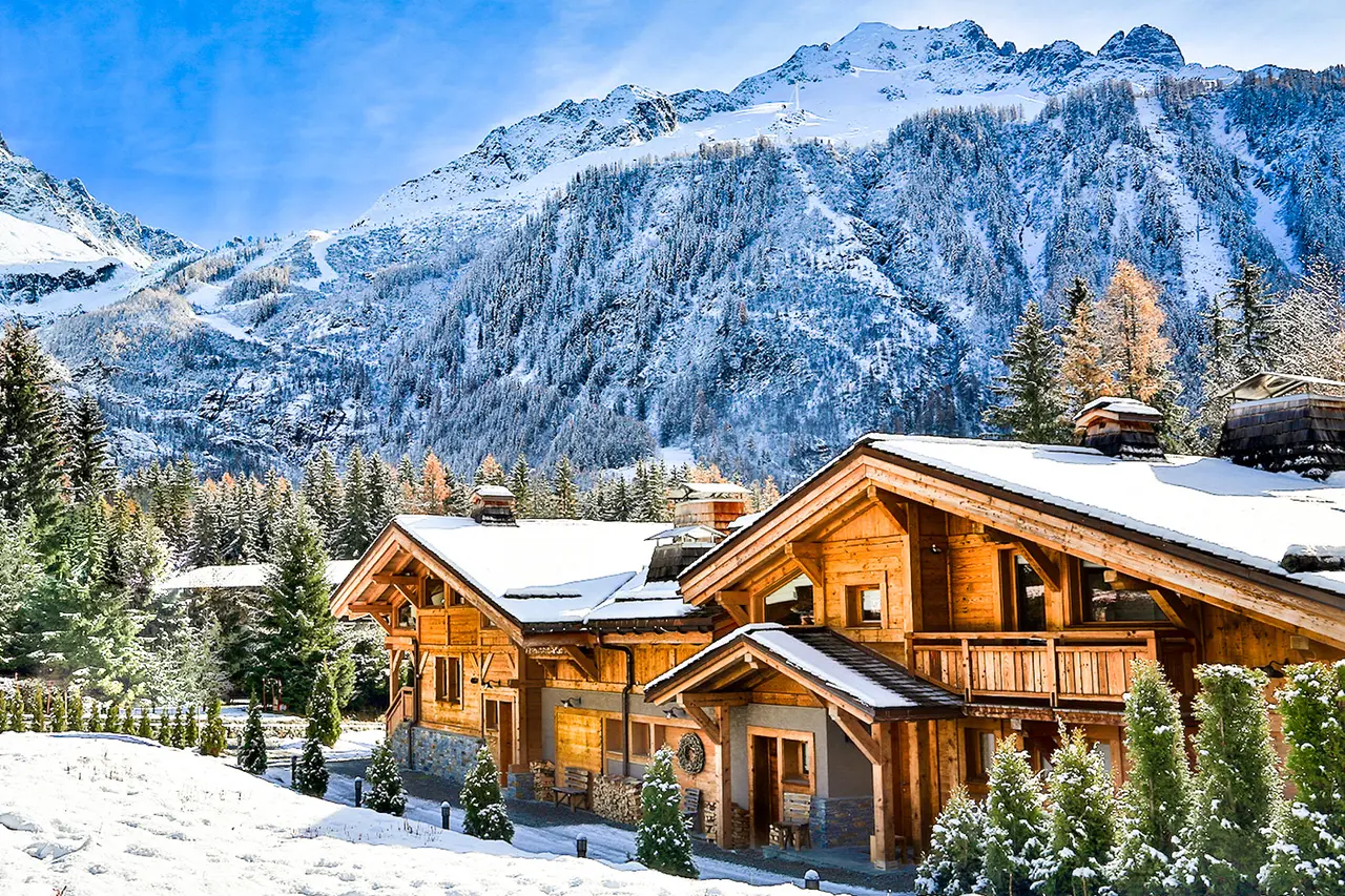 Location de Chalets Chamonix - Chalet Quartz Les Rives d'Argentière - extérieur en hiver, chalets sous la neige dans la vallée de Chamonix