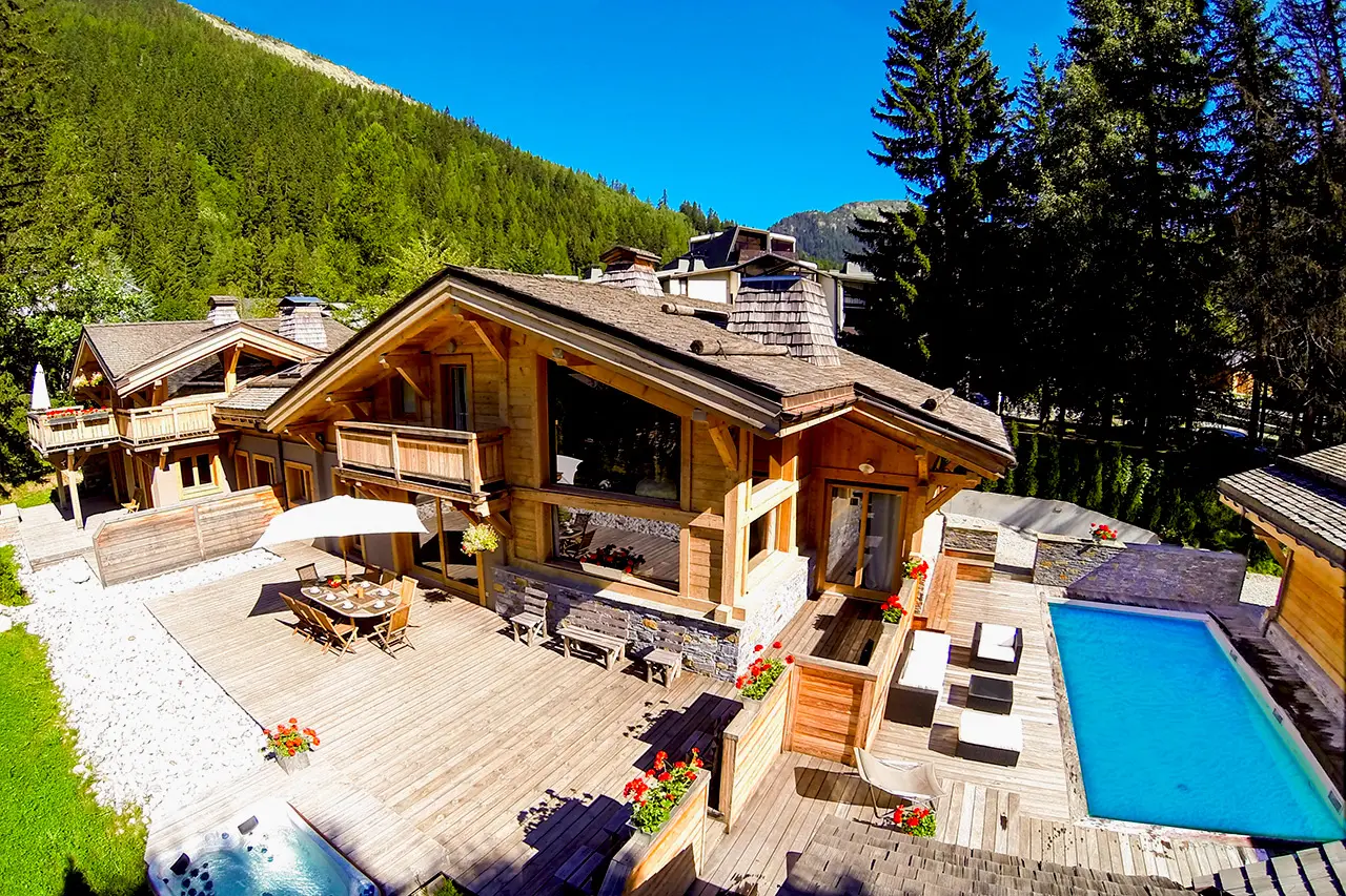 Location de Chalets Chamonix - Chalet Terre Les Rives d'Argentière - terrasse et piscine
