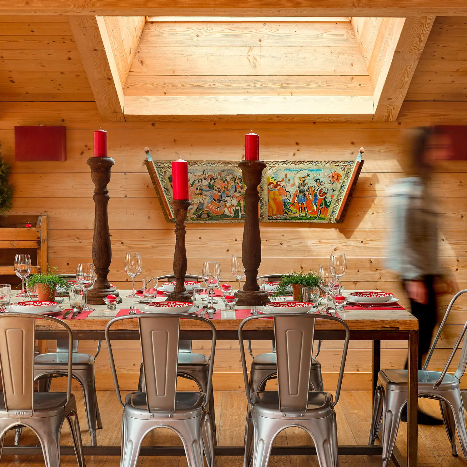 Location de Chalets Chamonix - Chalet Ardoise Les Rives d'Argentière - table dressée sous la verrière