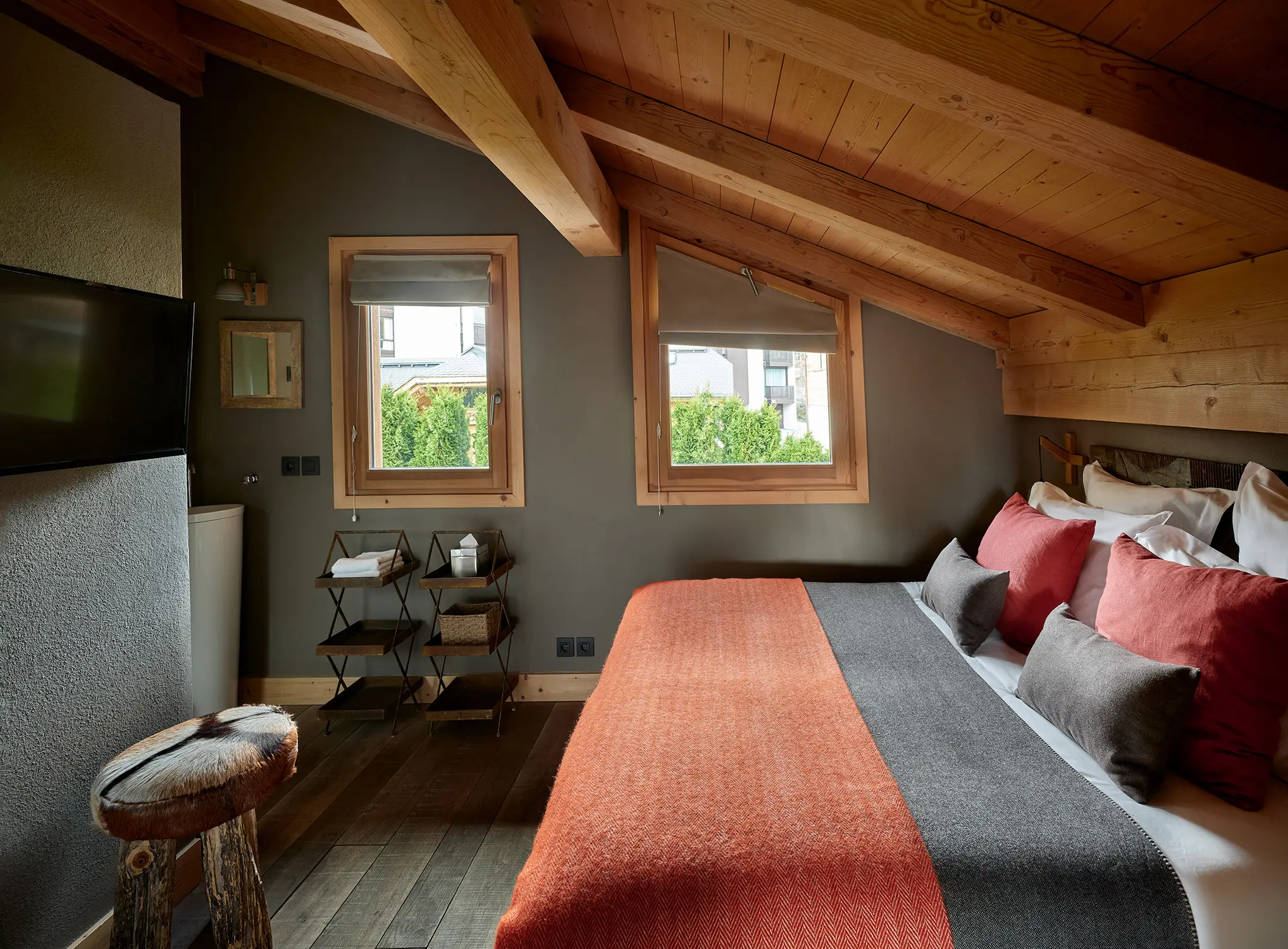 Location de Chalets Chamonix - Chalet Terre Les Rives d'Argentière - chambre mansardée sous charpente apparente
