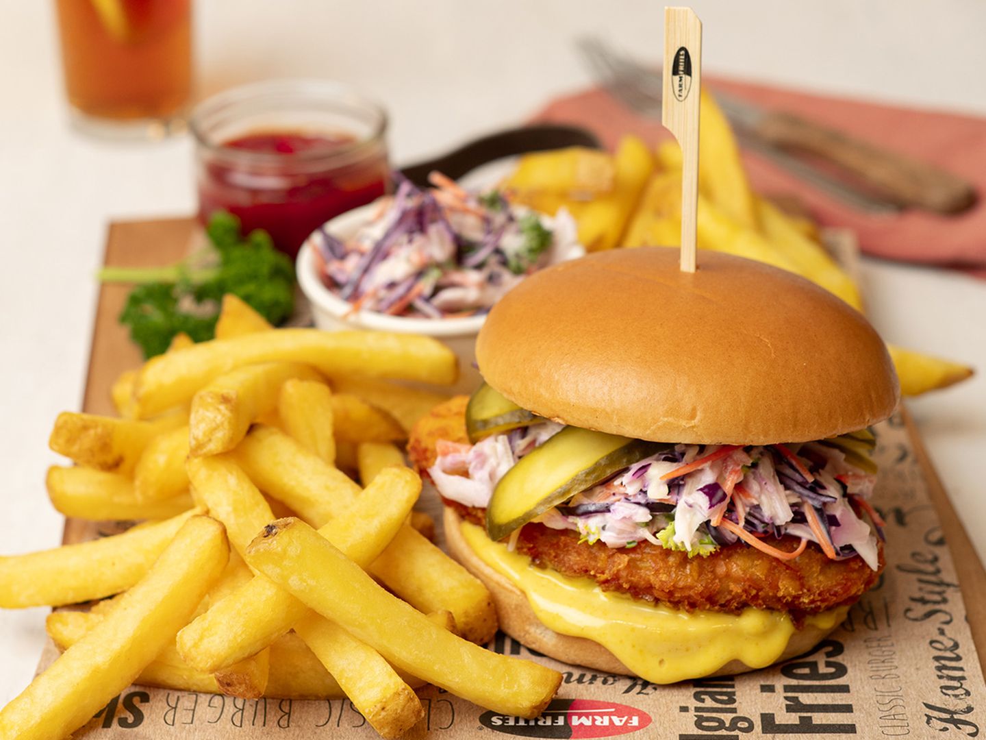 Crispy Chicken Sandwich n Fries - Liggend