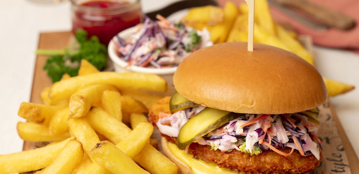 Crispy Chicken Sandwich n Fries - Liggend