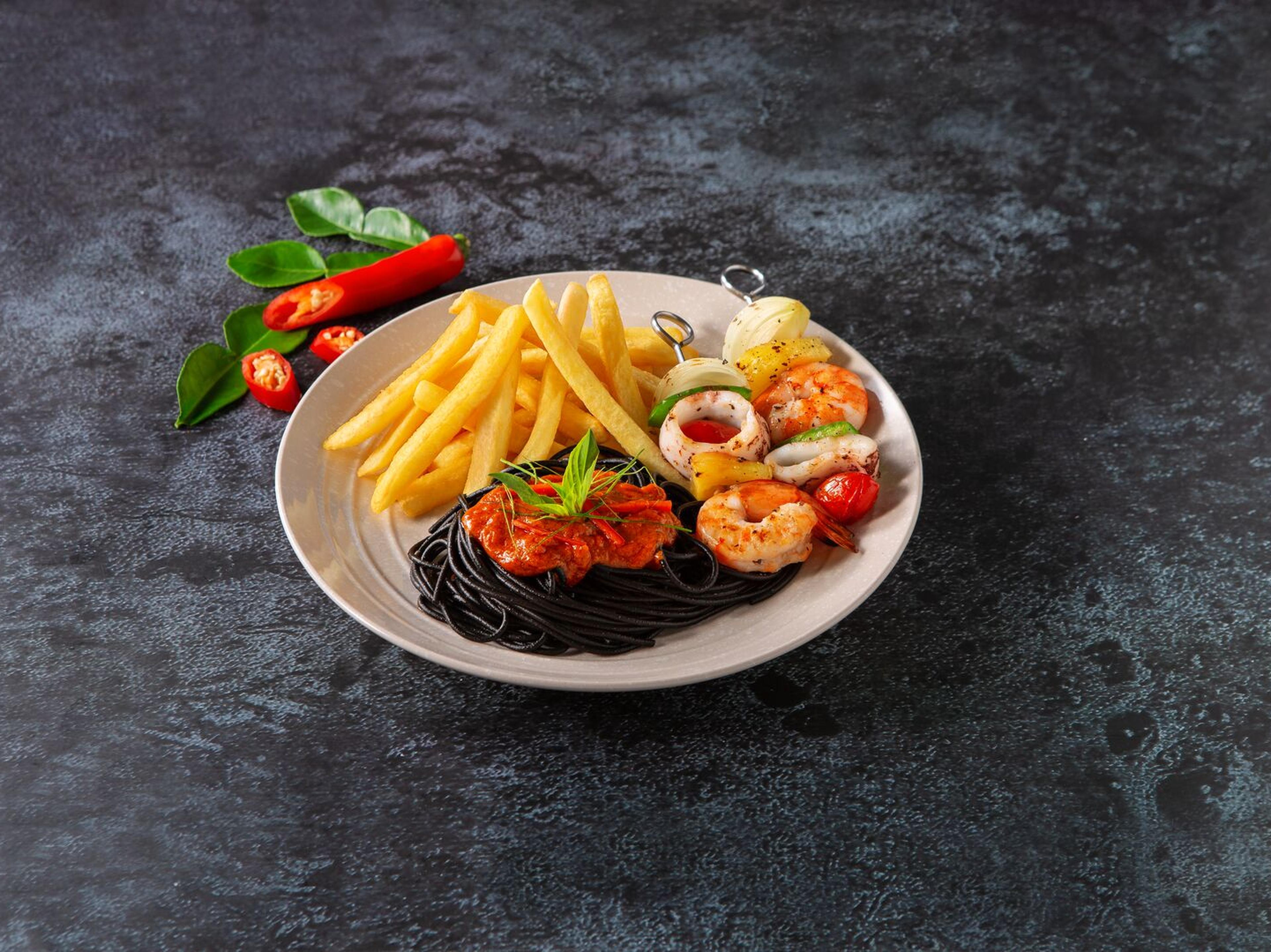 Taizemiešu karijs Choo Chee ar spageti