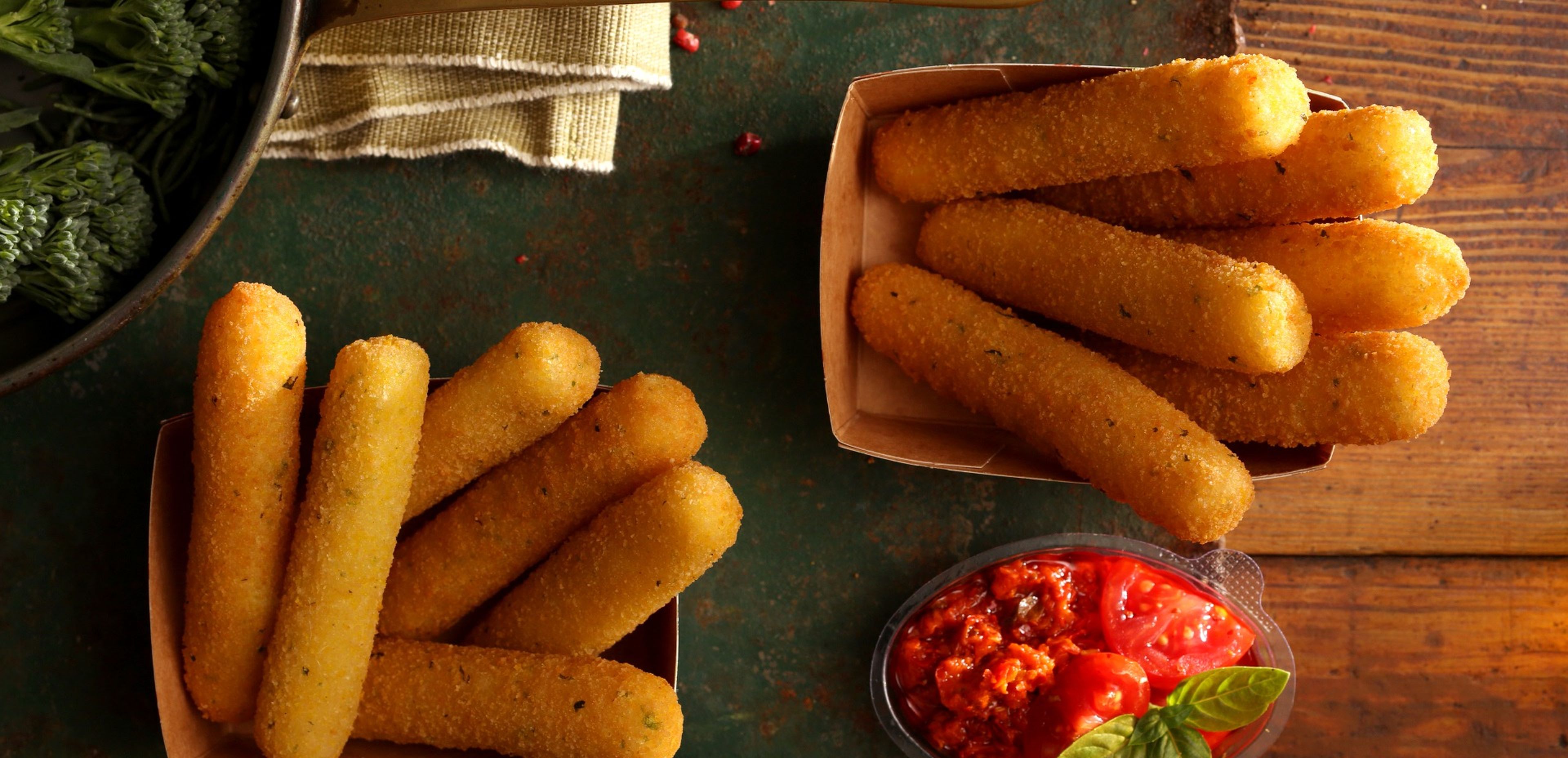 mozzarella rudak aszalt paradicsom-krémmel