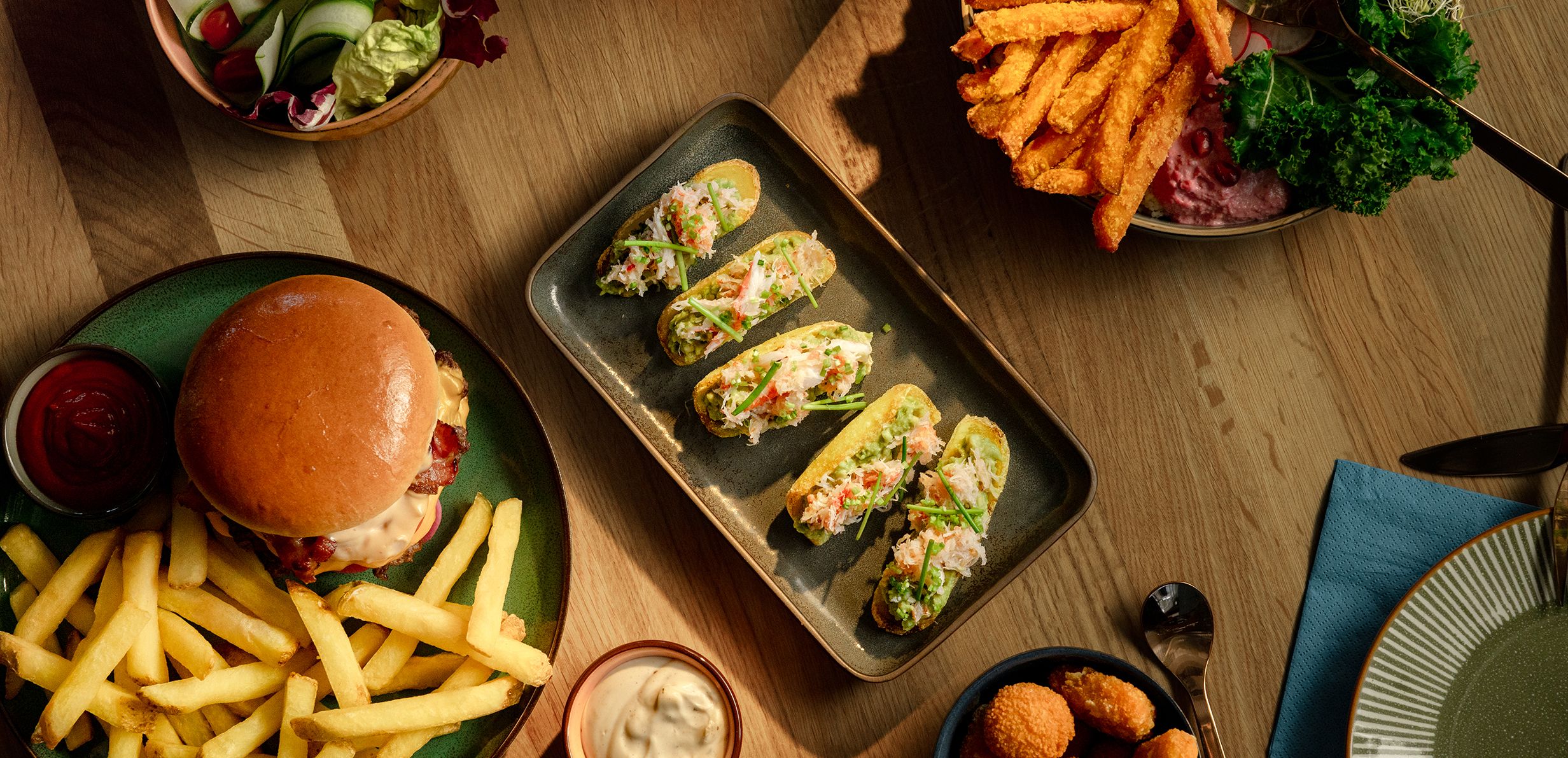 Scoops with crab & avocado