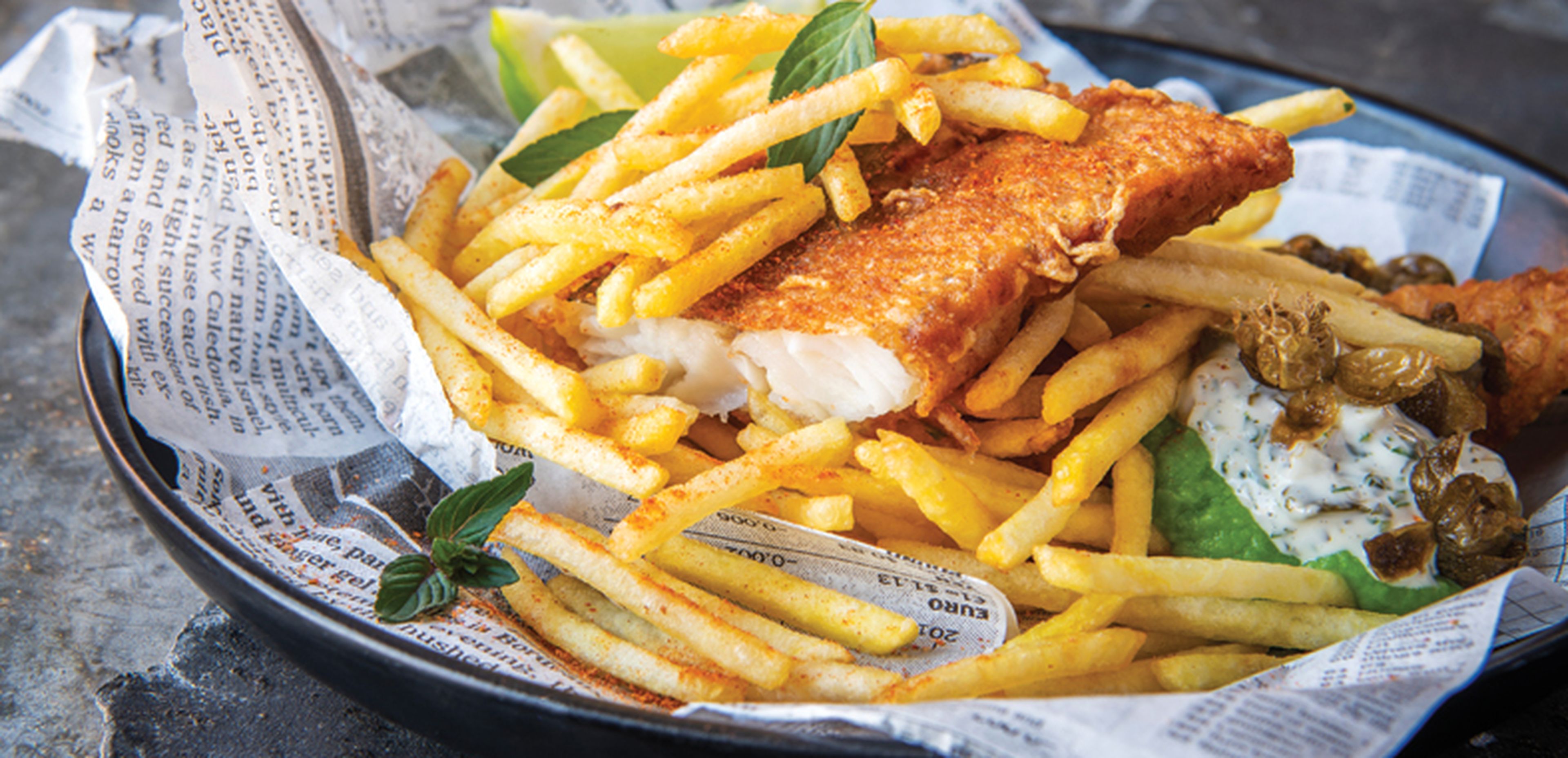 Fish and Fun receptünk a ropogós halfilé, a Finest 5mm-es hasábburgonya és a zöldborsó-menta püré ízletes kombinációja