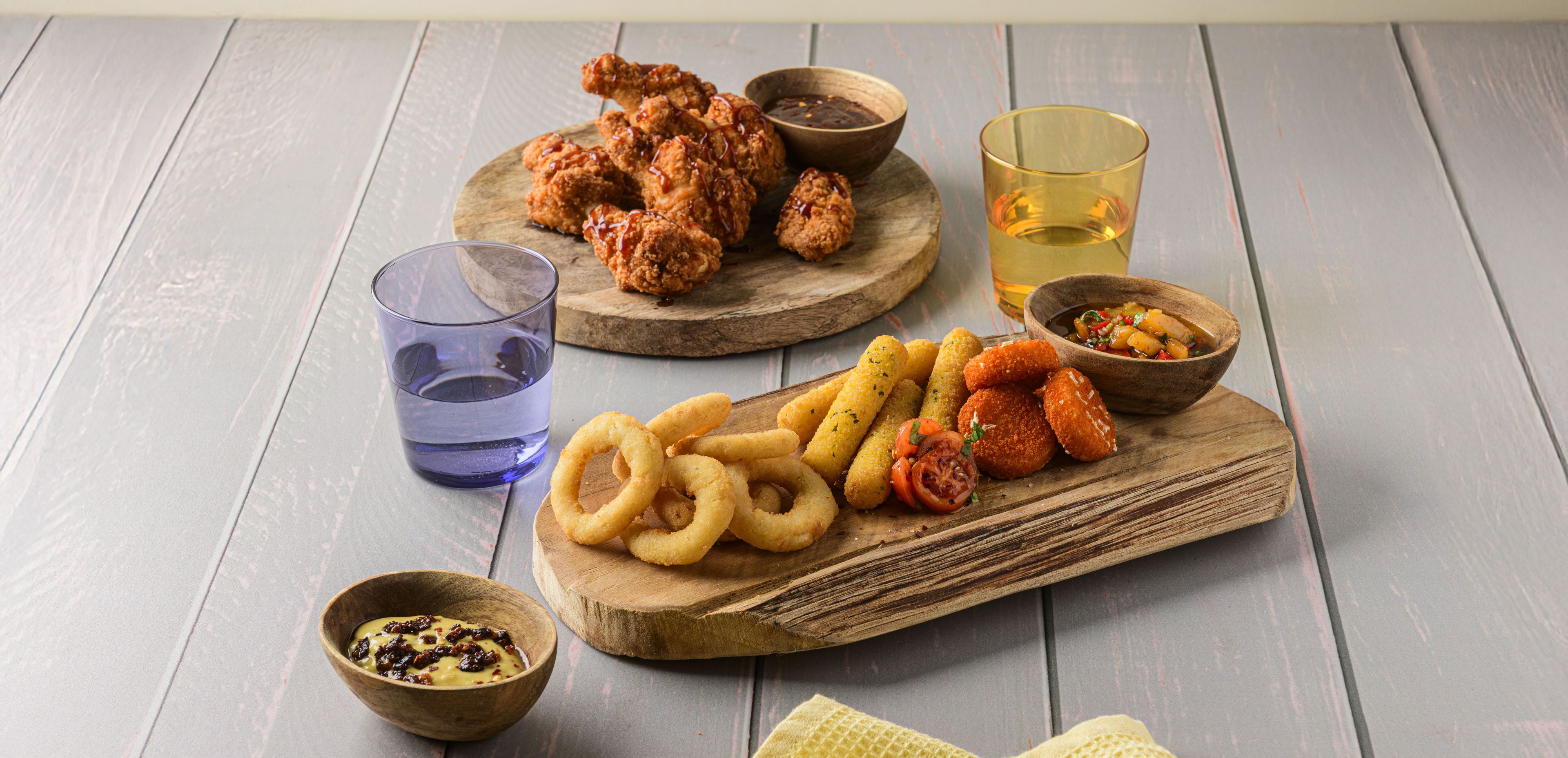 Farm-Frites-Appetizer-Board-with-Chicken-Wings