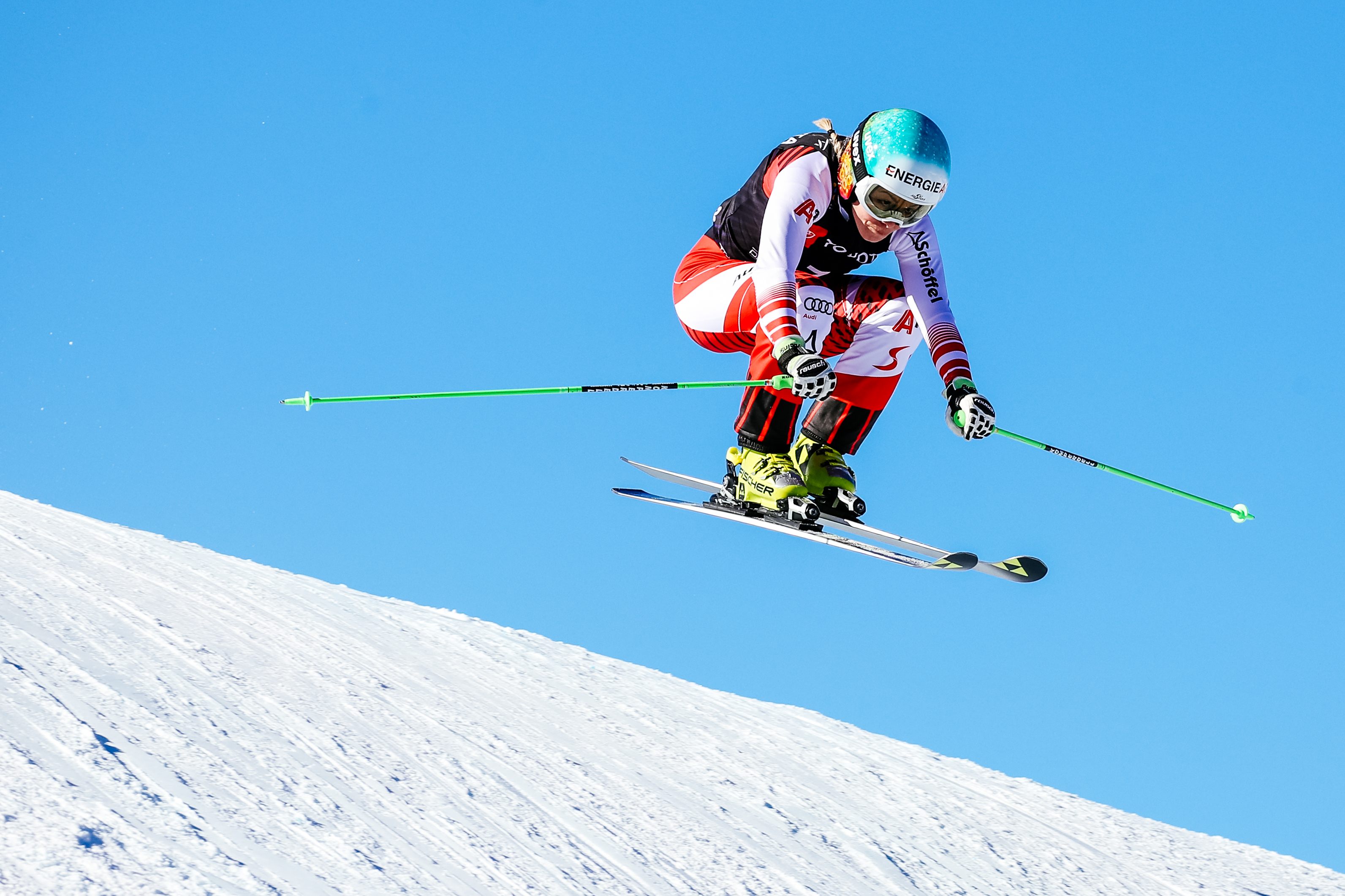 Горные лыжи. Ки ски. Ки ски. Горные лыжи ски кросс. Горнолыжный спорт.