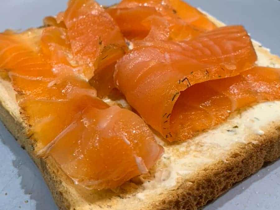 Koud gerookte zalm van de barbecue. Zo maak je het zelf