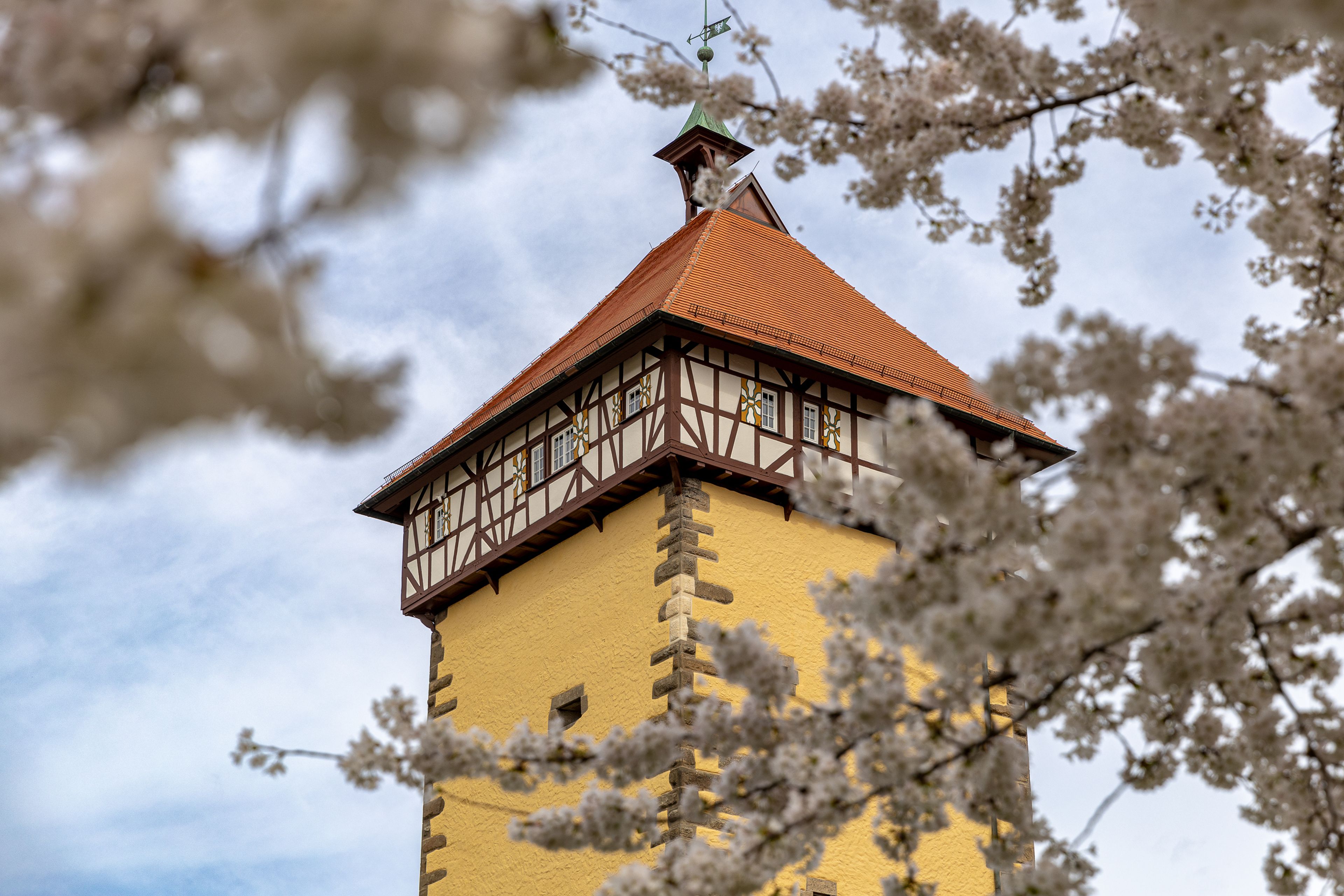 Das Tübinger Tor in Reutlingen im Frühling