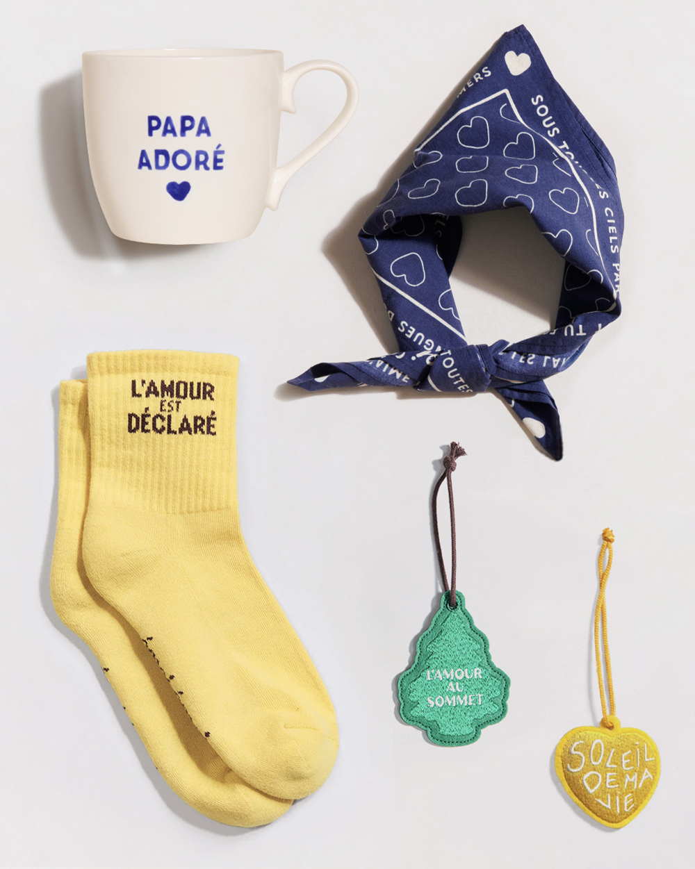Composition de produits émoi émoi : Mug Papa Adoré, foulard, chaussettes L