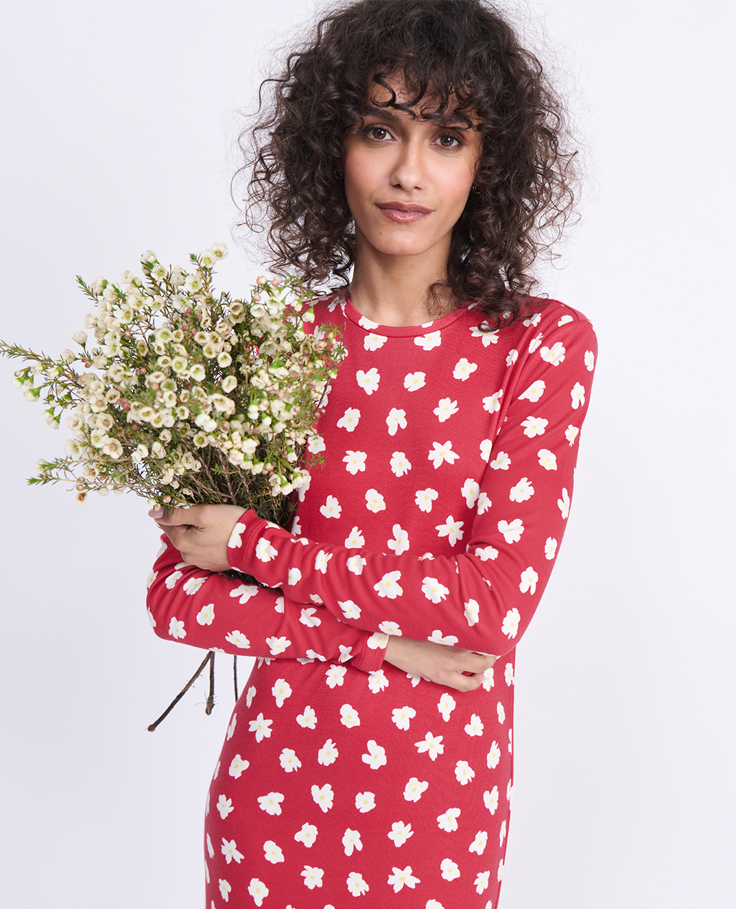 Femme portant la robe Roma Garden Flowers