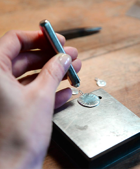 Gravure lettre bijoux