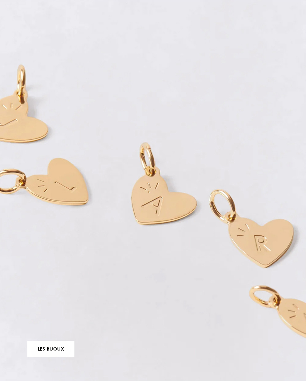 bijoux initiales dorées en forme de coeur
