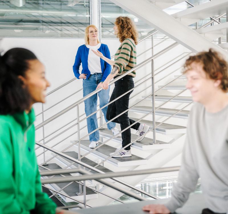Mitarbeitende diskutieren zukünftige Szenarien in der Sozialen Arbeit