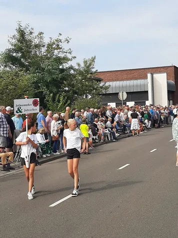 Paaldragers voor de wagen