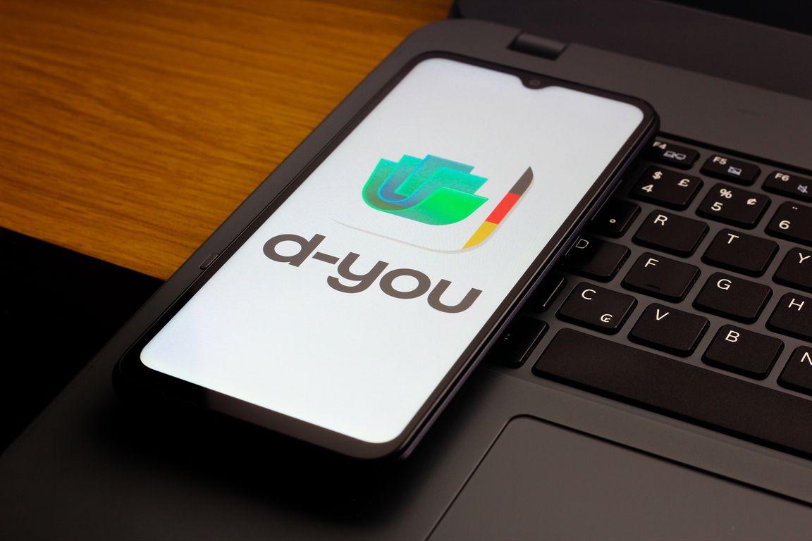 Das Potential der EUDI-Wallet ist riesig Smartphone mit dem Logo der deutschen EUDI-Wallet “d-you” auf dem Screen