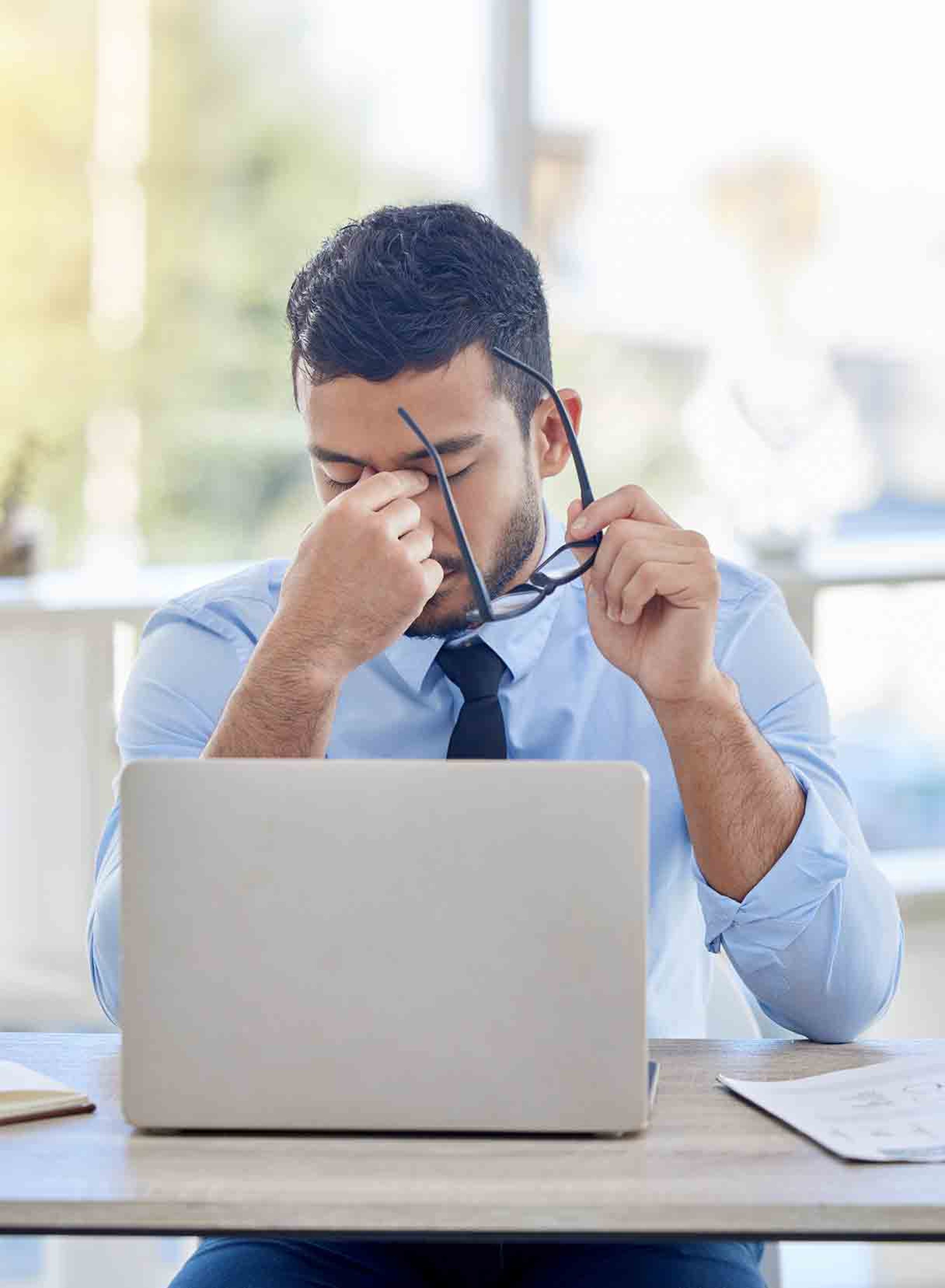 persona con sintomi della sindrome da visione al computer