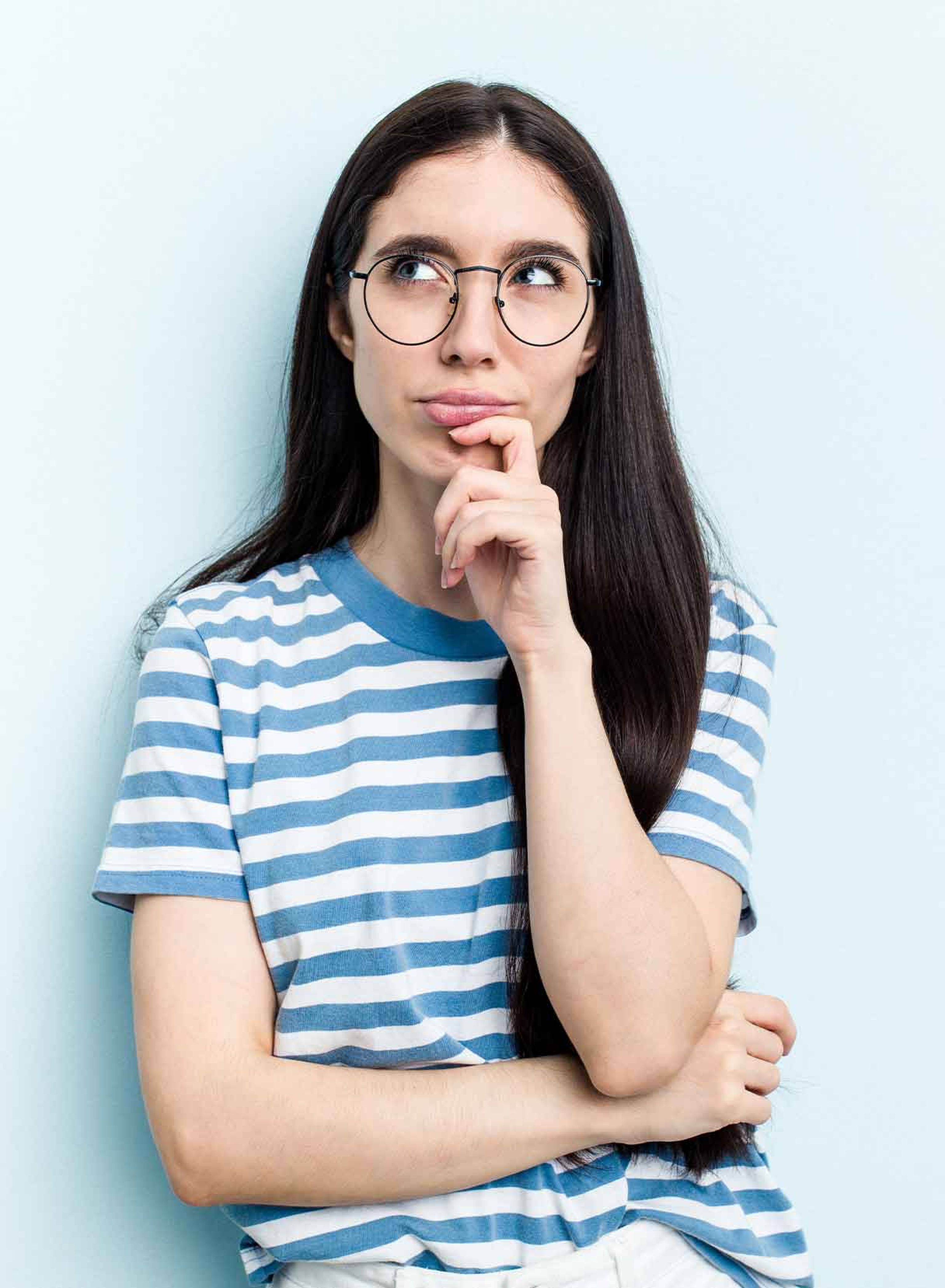 ragazza con espressione dubbiosa prima di intervento smile agli occhi