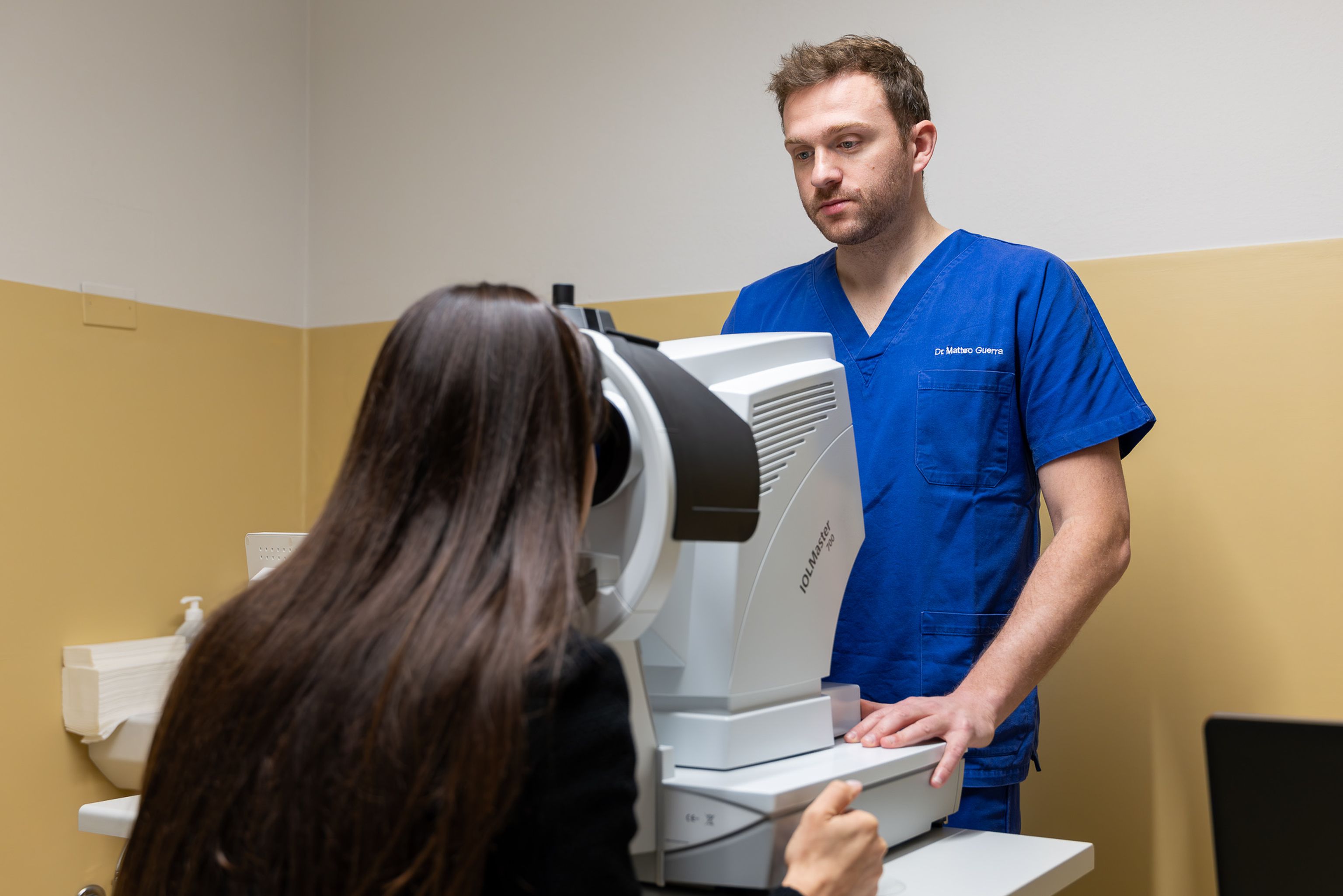 Biometria con IOLMaster per il calcolo della lente intraoculare nella sede GRI di Bergamo