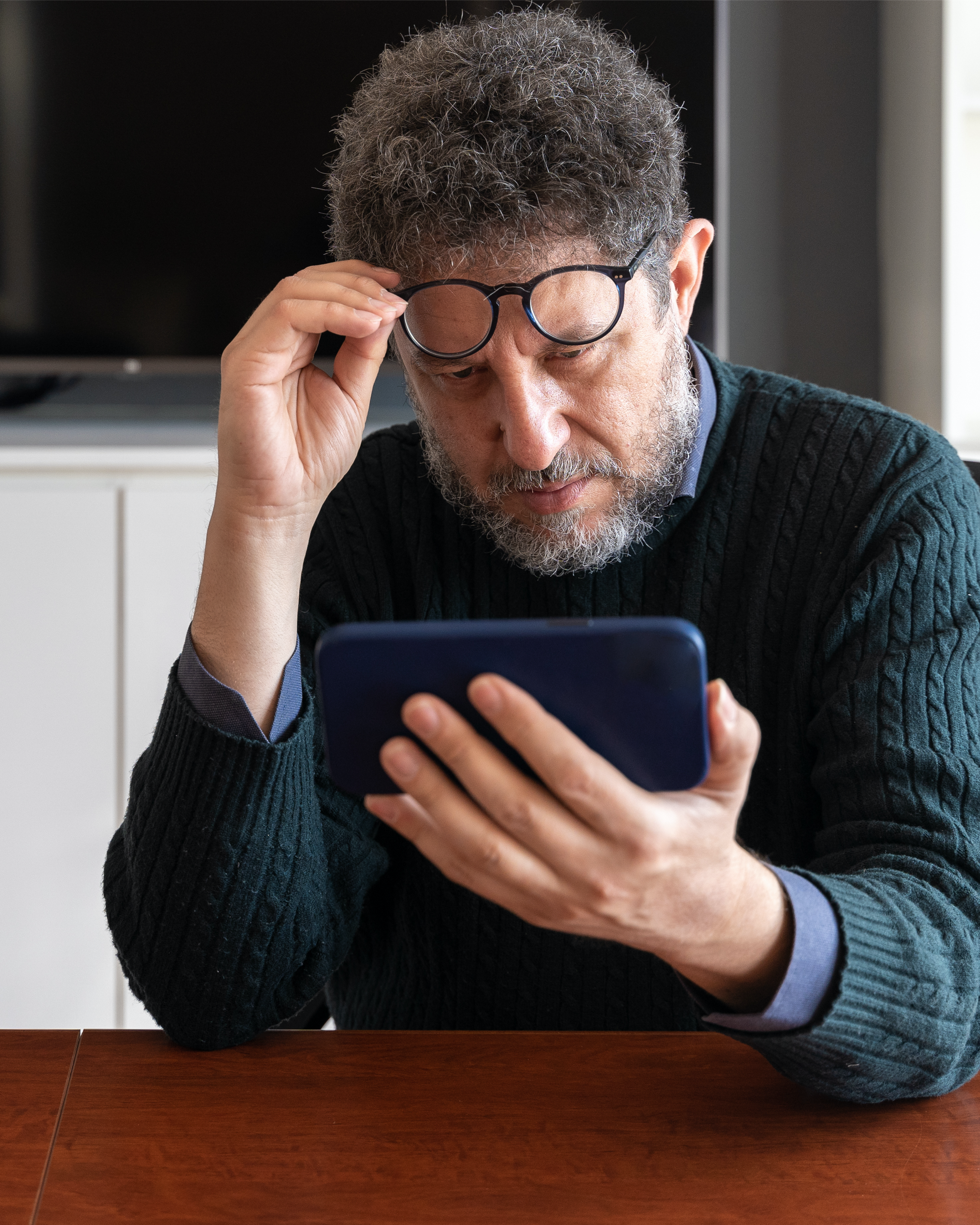 Allontanare lo smartphone per leggere