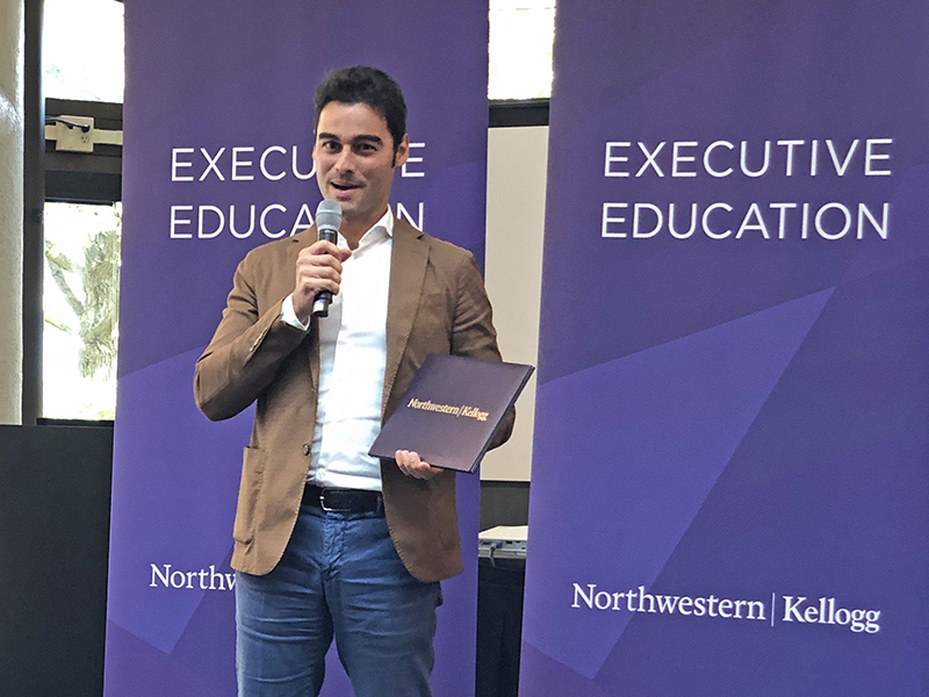 Il Dott. Andrea Russo si diploma presso la Kellogg School of Management