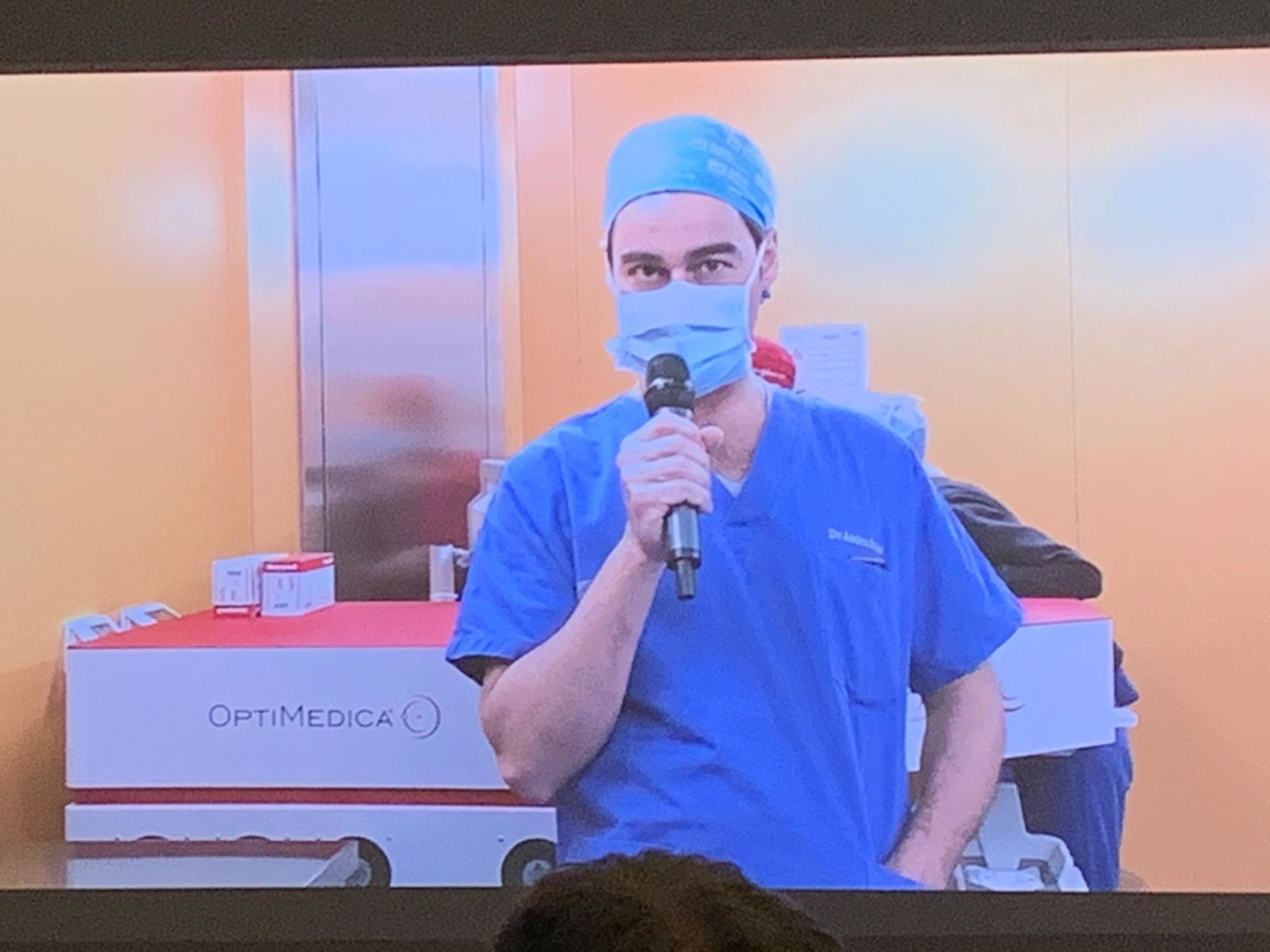 Chirurgia in diretta al Centro Oculistico Bresciano