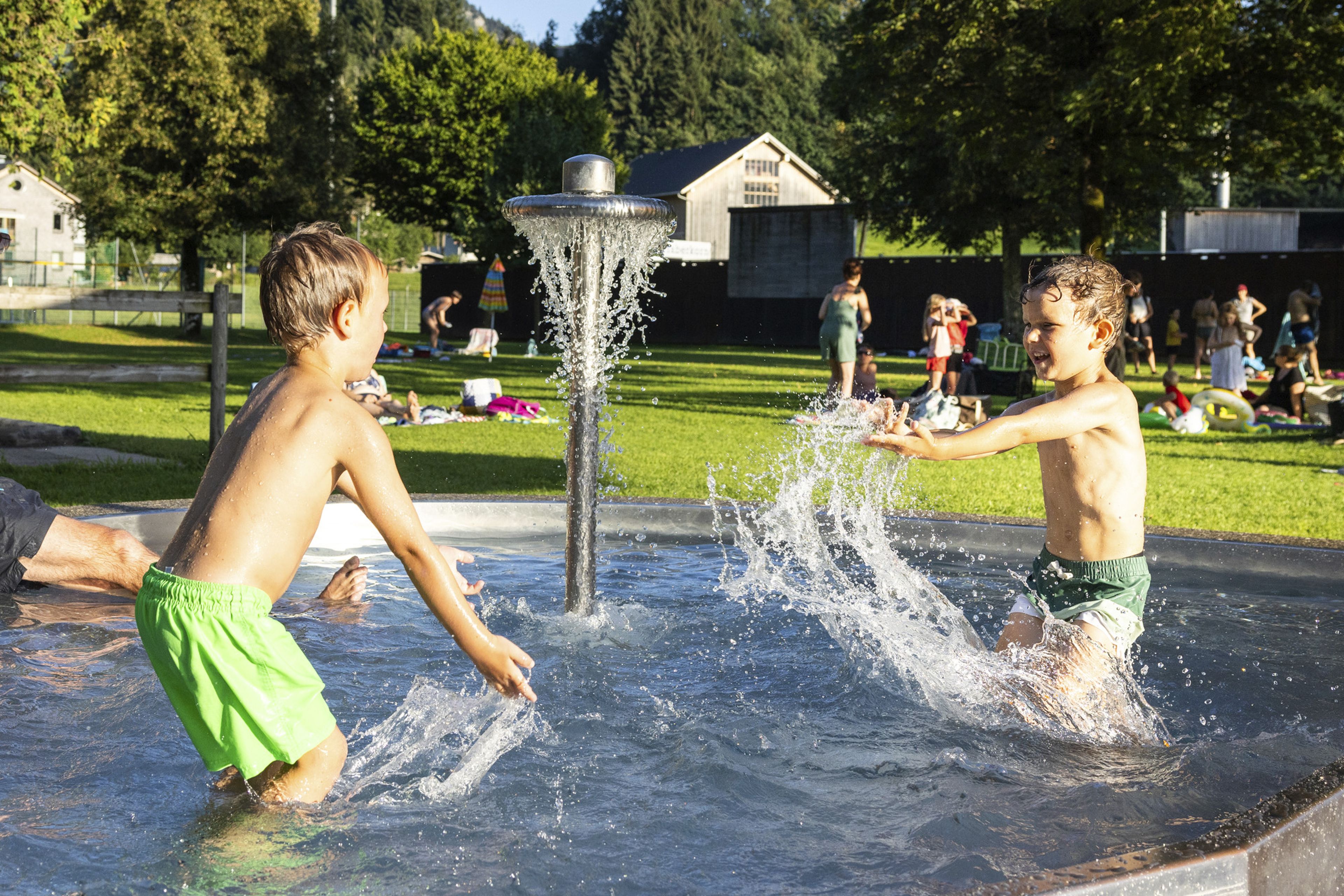 Familienspaß im Schwimmbad Hittisau