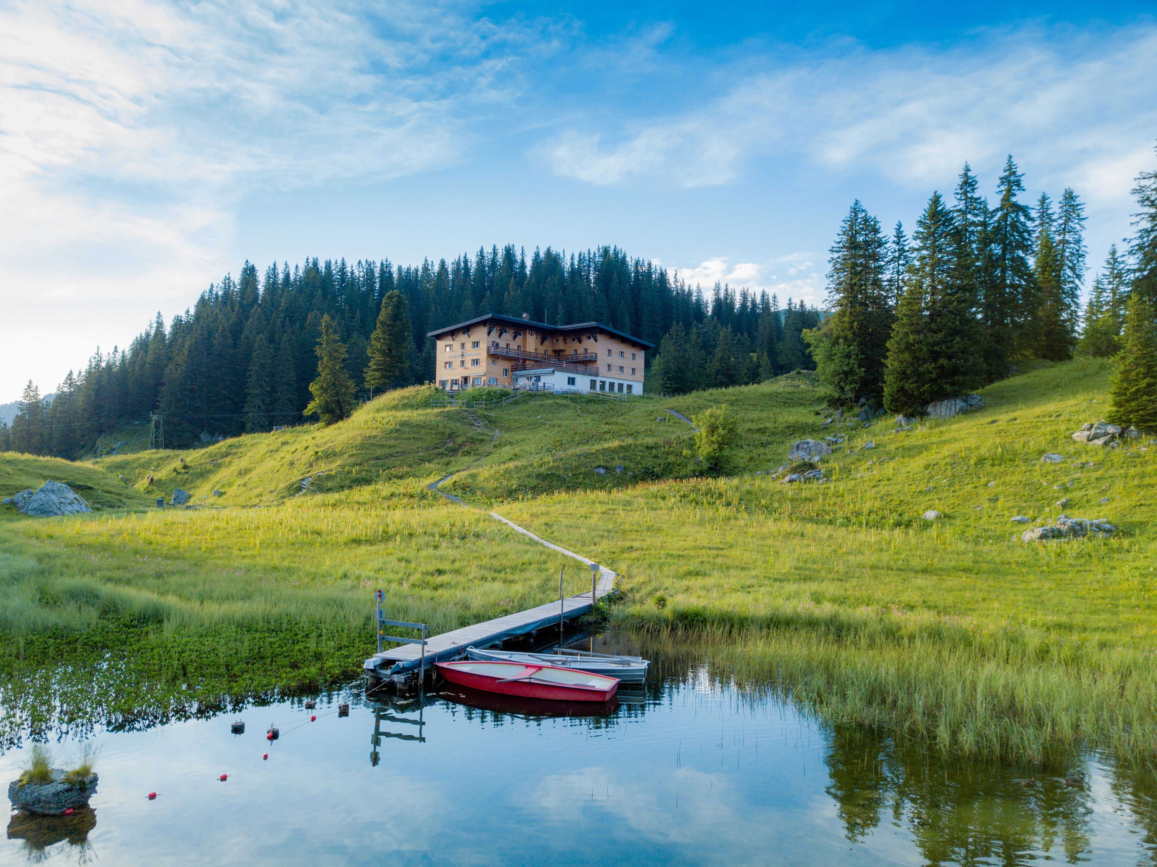 Körbersee mit Hotel