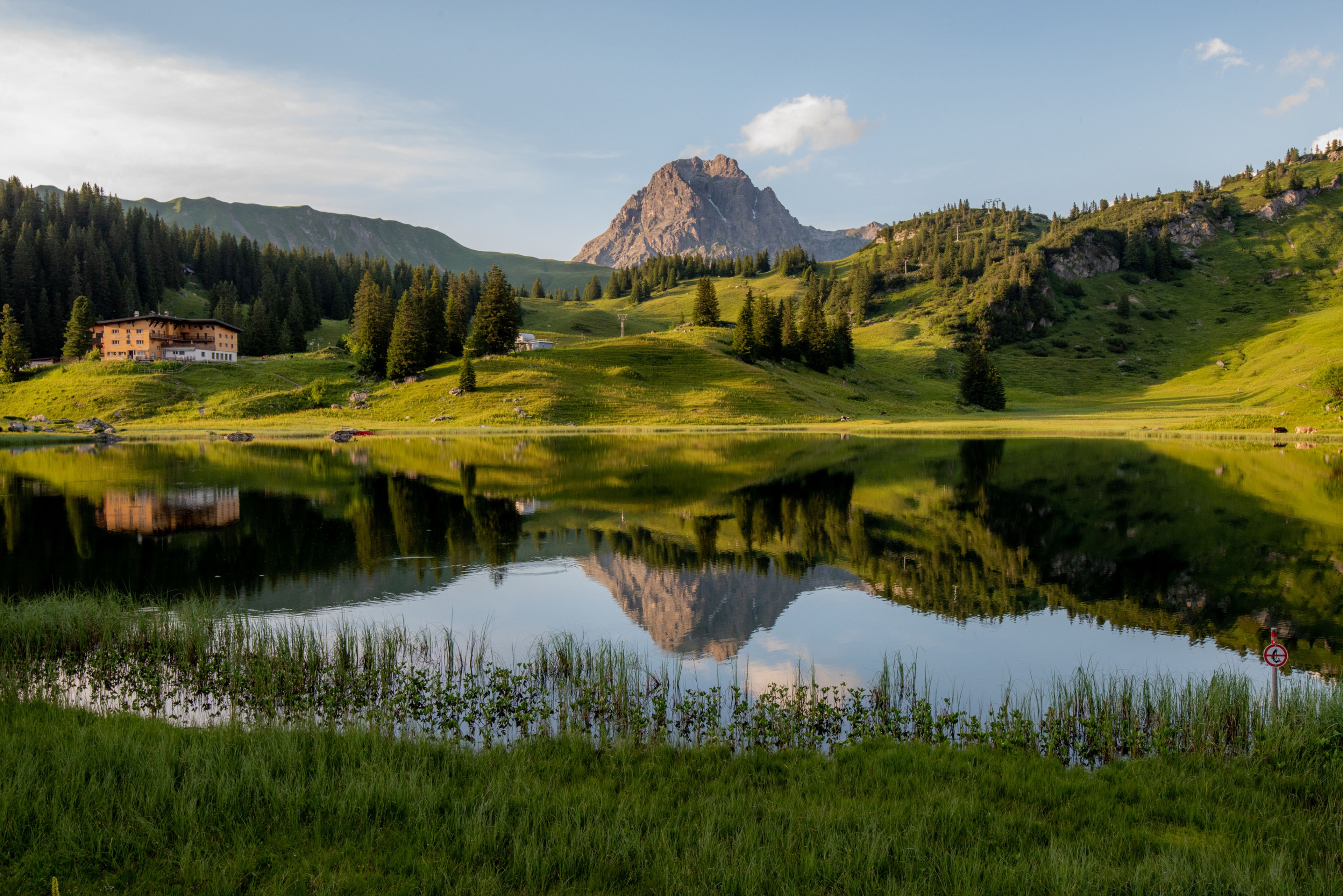 Körbersee im Sommer mit Widderstein