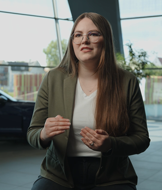 Cara wird Interviewt