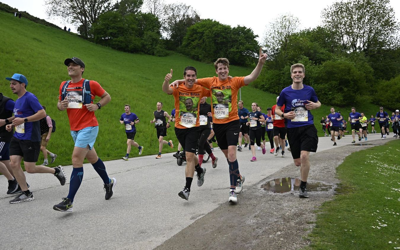 Hero image: Luc en Nick rennen al tien jaar voor hun vriend met dwarslaesie