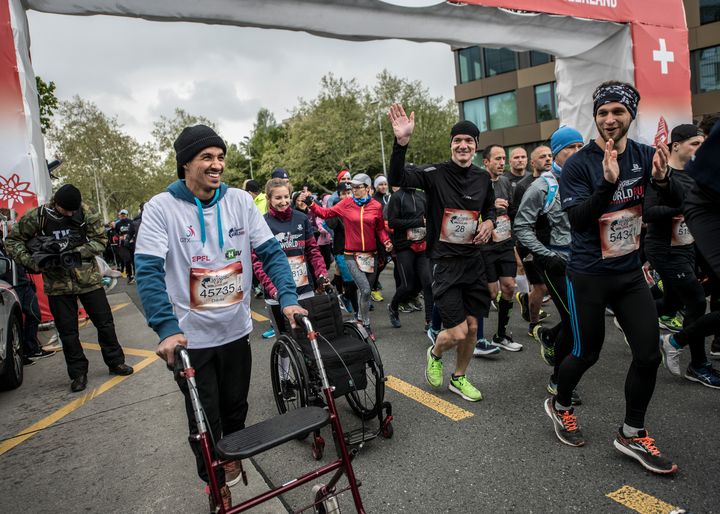 Teaserimage: Paralysis patient inspires over 120,000 participants with walk across Wings for Life World Run start
