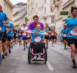 Participants at the Flagship Run Vienna 2025