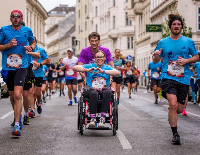 Participants at the Flagship Run Vienna 2025