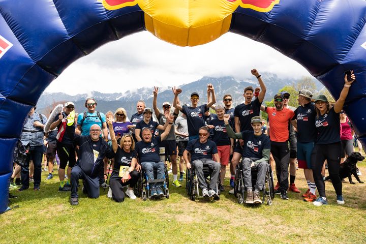 Eine Gruppe Läufer beim Wings for Life World Run 2022.